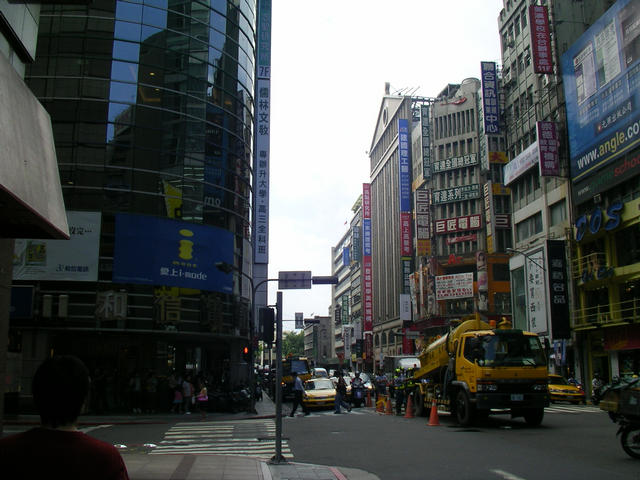 20040701_100035-00-j2